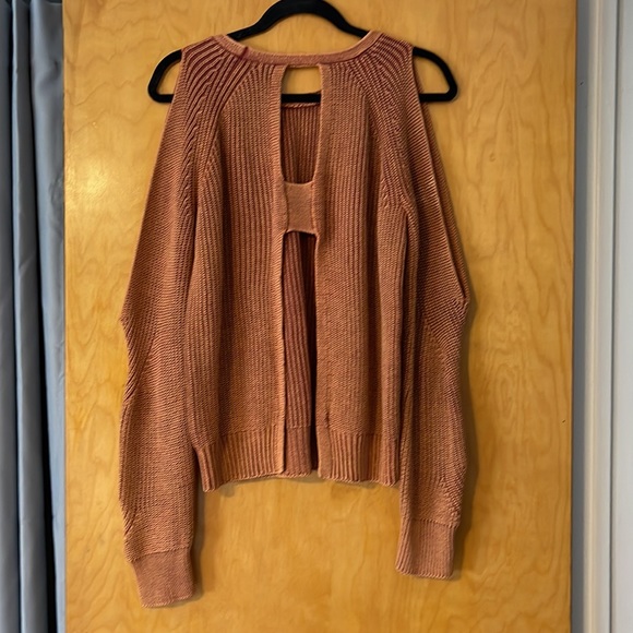 Medium womens peep shoulder and back sweater - Picture 2 of 2